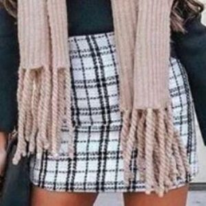 HYFVE Black and White Plaid Mini Skirt size L
Retail Price $60